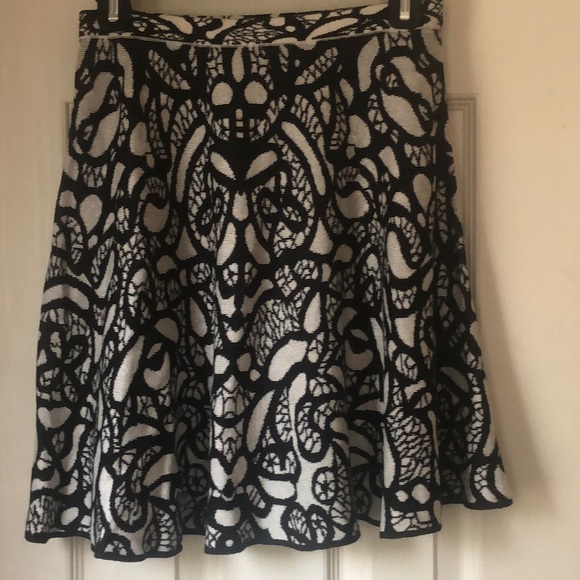 Women’s Black and white skirt - Picture 1 of 1